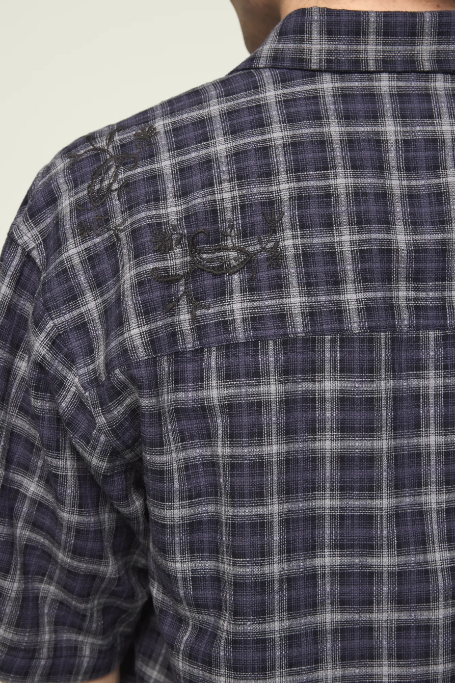 EMBROIDERED PLAID SHORT SLEEVE BOXY SHIRT — NAVY MULTI PLAID — image 4
