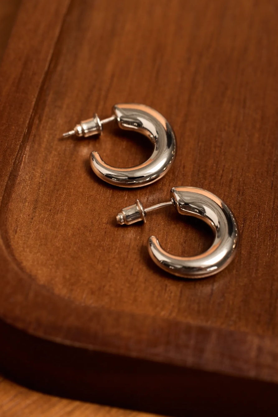 CURL HOOP EARRINGS — SILVER — image 2