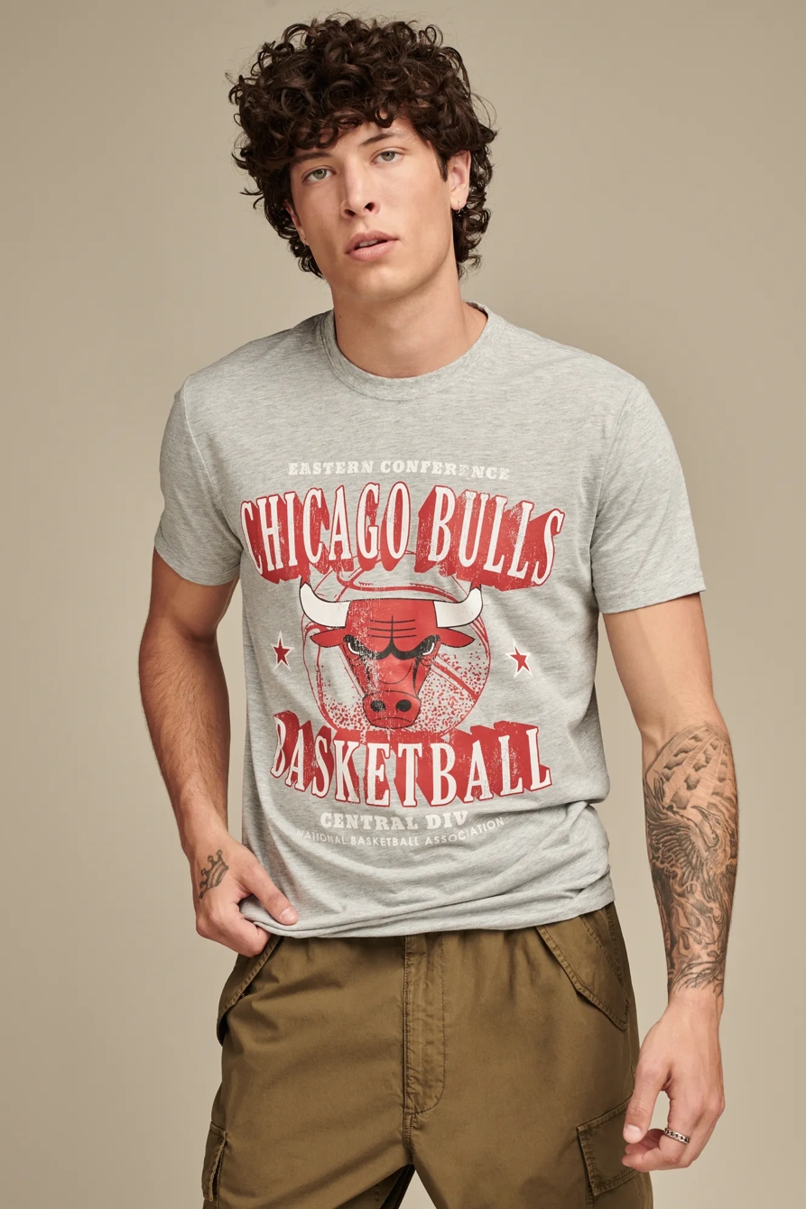 BULLS GRAPHIC TEE — 054 GRAY — image 1