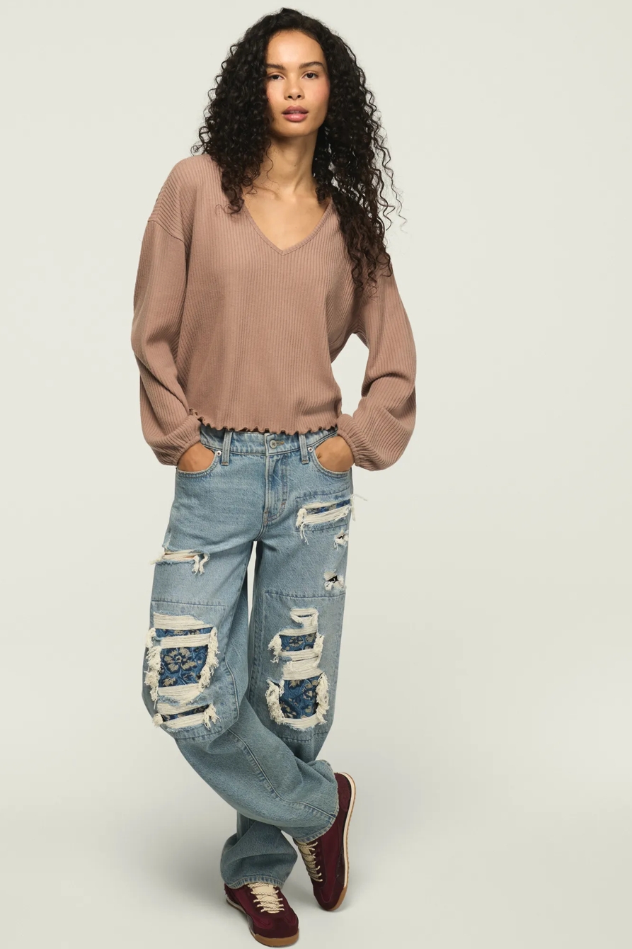 CLOUD LETTUCE HEM V NECK TOP — GINGER SNAP — image 1