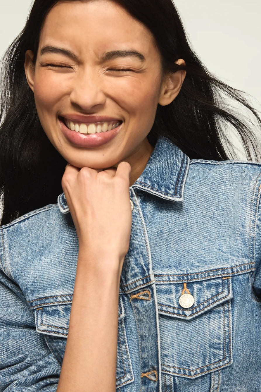 DENIM SHRUNKEN TRUCKER JACKET — PERFECTION WASH — image 6