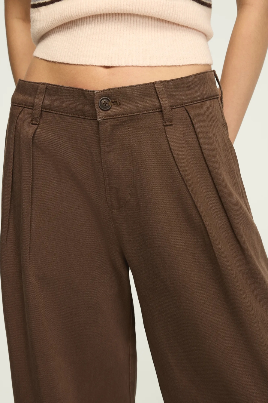 DOUBLE PLEATED TROUSER — CAFE WASH — image 6