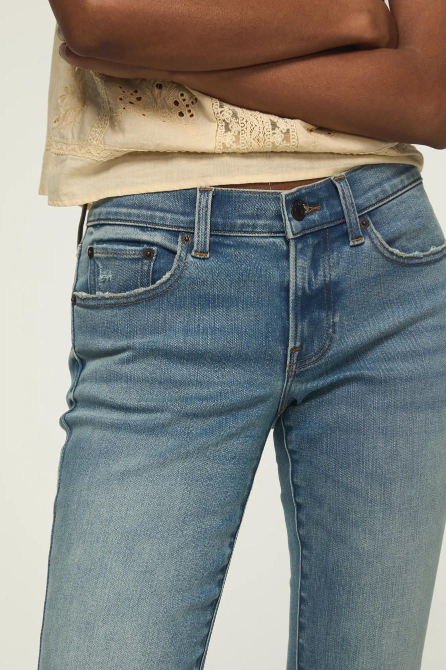 MID RISE SWEET BOOT — CRISP WATERS WASH — image 4