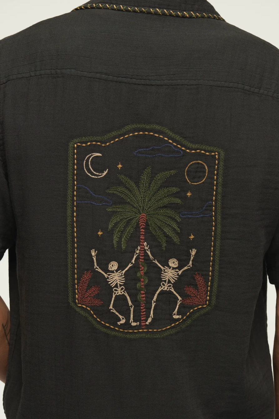 SHORT SLEEVE EMBROIDERED GAUZE CAMP COLLAR SHIRT — PHANTOM — image 3
