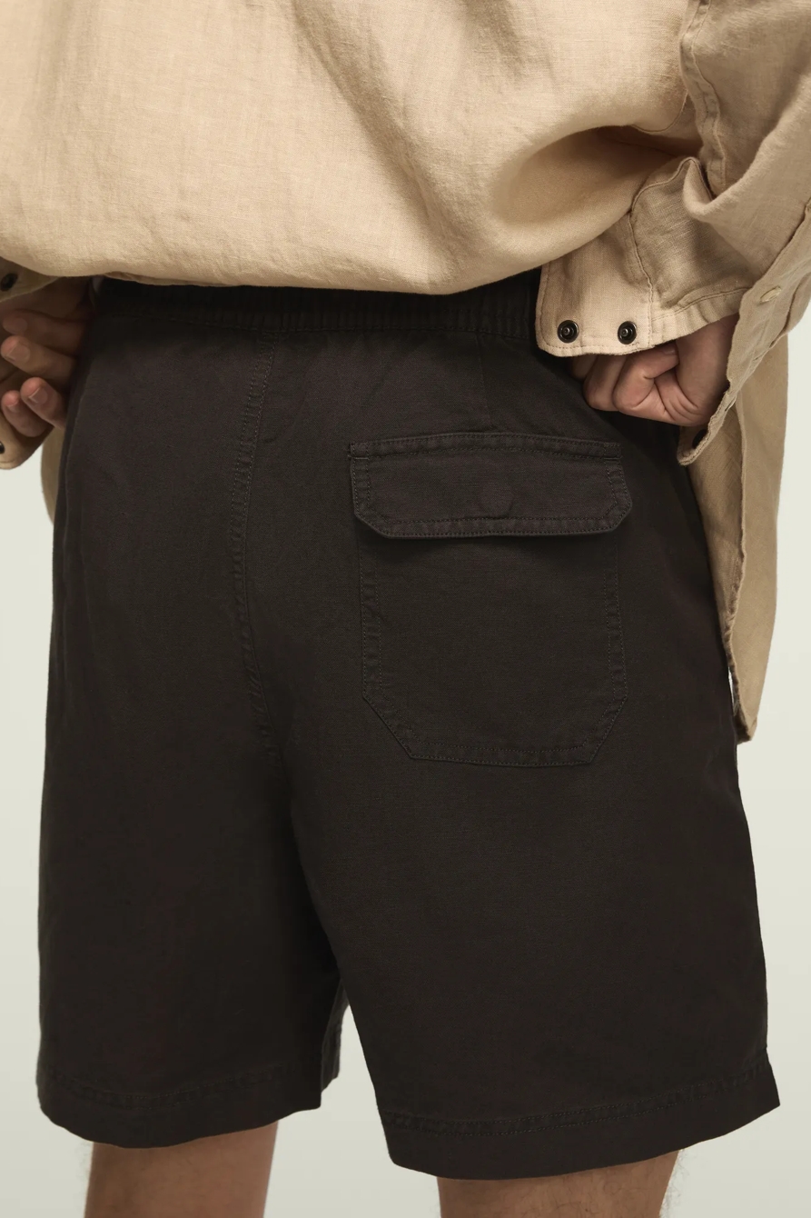 6 INCH LINEN PULL ON SHORT — RAVEN — image 4