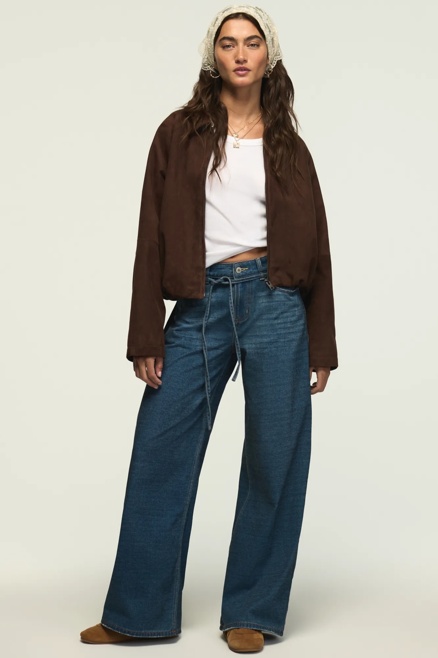 DENIM LUXE BELTED WIDE LEG — WARM SOUL WASH — image 2