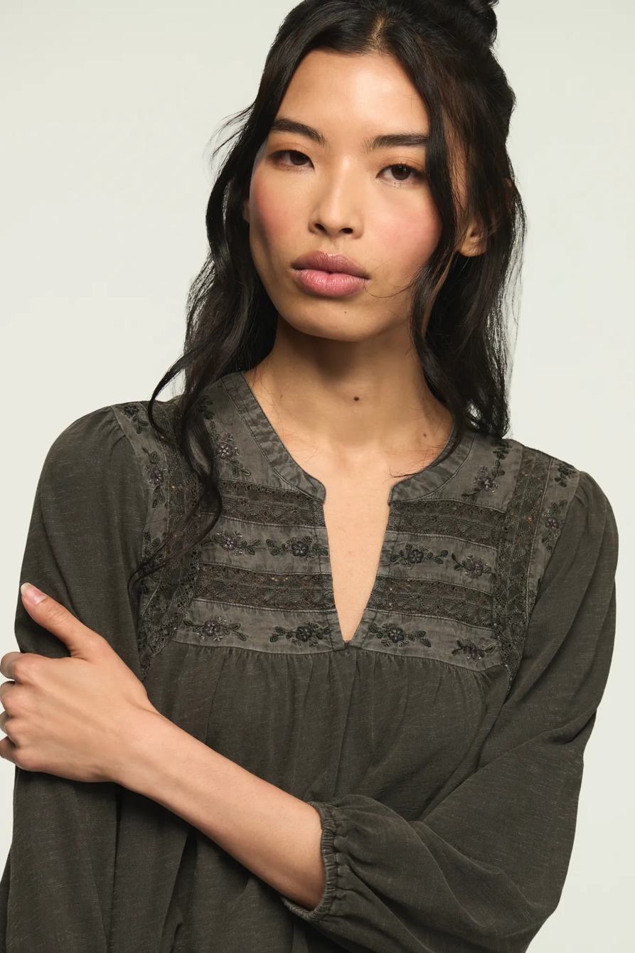 TRIM MIX KNIT PEASANT TOP — GRAY — image 5