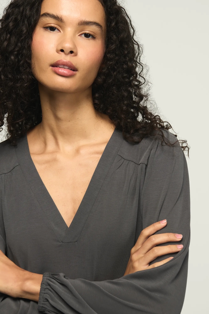 SANDWASH LONG SLEEVE V NECK TOP — BLACKENED PEARL — image 5