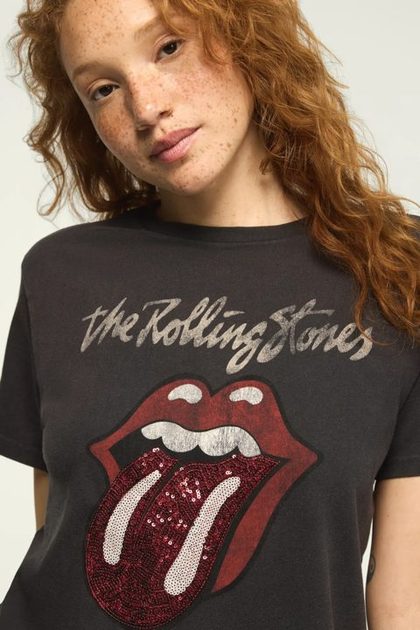 ROLLING STONES SEQUIN TONGUE BOYFRIEND TEE, Pirate Black