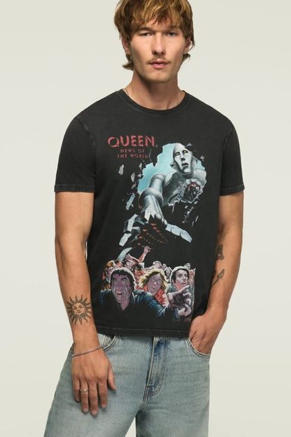 QUEEN NEWS OF THE WORLD TEE, JET BLACK